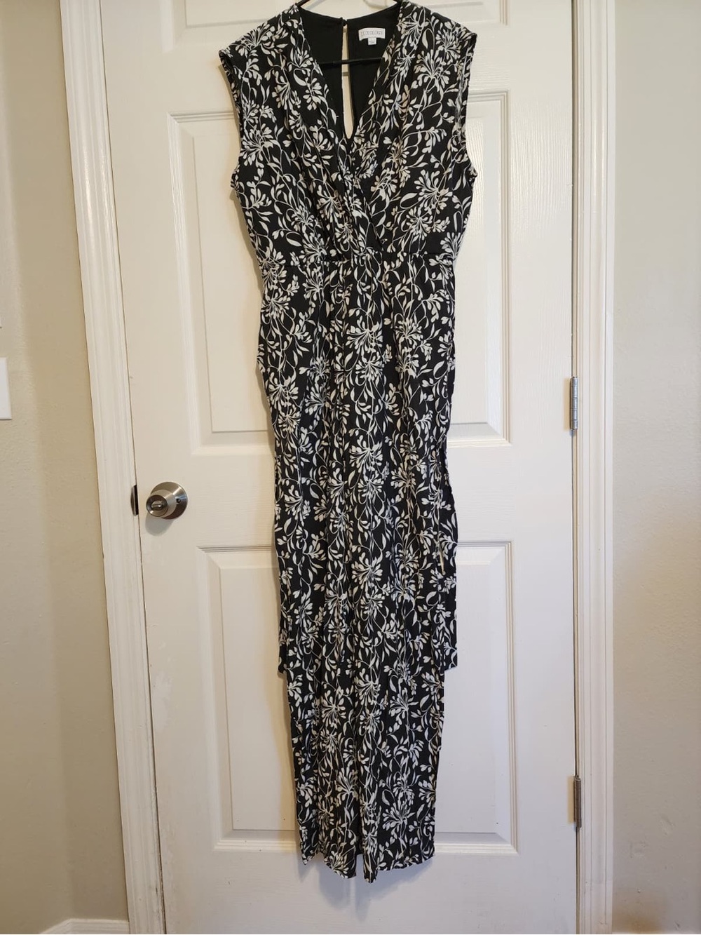 Black & White Floral V-Neck Sleeveless Maxi Dress